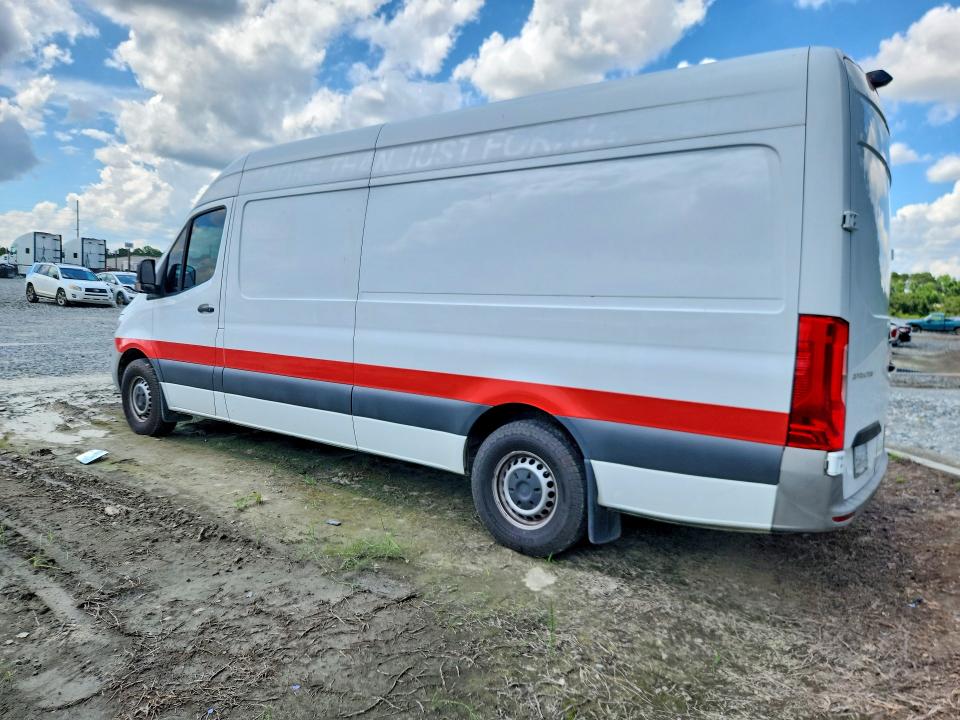 2021 Frht - freightliner Unknown VIN W2Y40CHY4MT069855 COPART salvage auction — REAR END, CT, sold $4,350 on 2026-07-27 (photo 2)