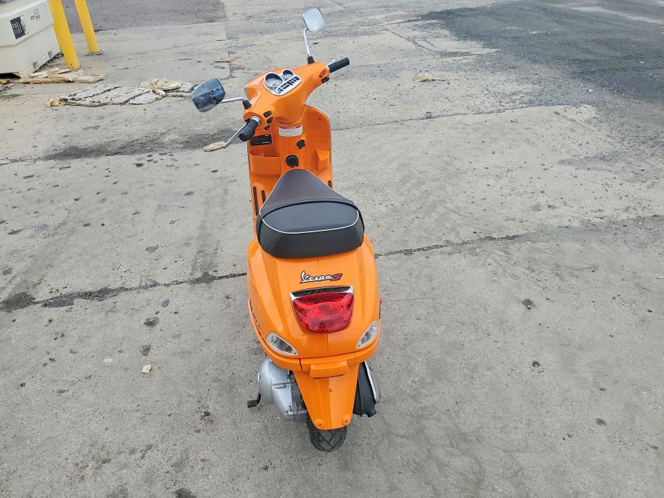 2011 Vespa Scooter VIN ZAPM688F0B5400068 COPART salvage auction — SIDE, ST, sold $425 on 2026-07-30 (photo 4)