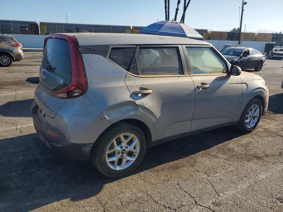 2022 Kia Soul VIN KNDJ23AU2N7838093 COPART salvage auction — WATER/FLOOD, Ca - Dis/Dlr/Exp Only Clean Title, sold $1,100 on 2026-07-31 (photo 3)
