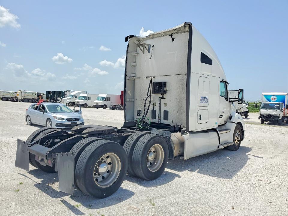 2019 Kenworth All other VIN 1XKYDP9X6KJ241630 COPART salvage auction — MINOR DENT/SCRATCHES, FL - CERTIFICATE OF TITLE (P), sold $10,000 on 2026-07-28 (photo 3)