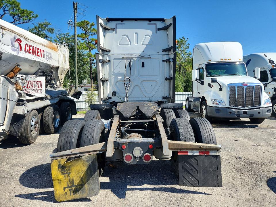 2020 Freightliner All other VIN 3AKJHHDR2LSKW8942 COPART salvage auction — MINOR DENT/SCRATCHES, FL - CERTIFICATE OF TITLE, sold $9,300 on 2026-08-25 (photo 6)