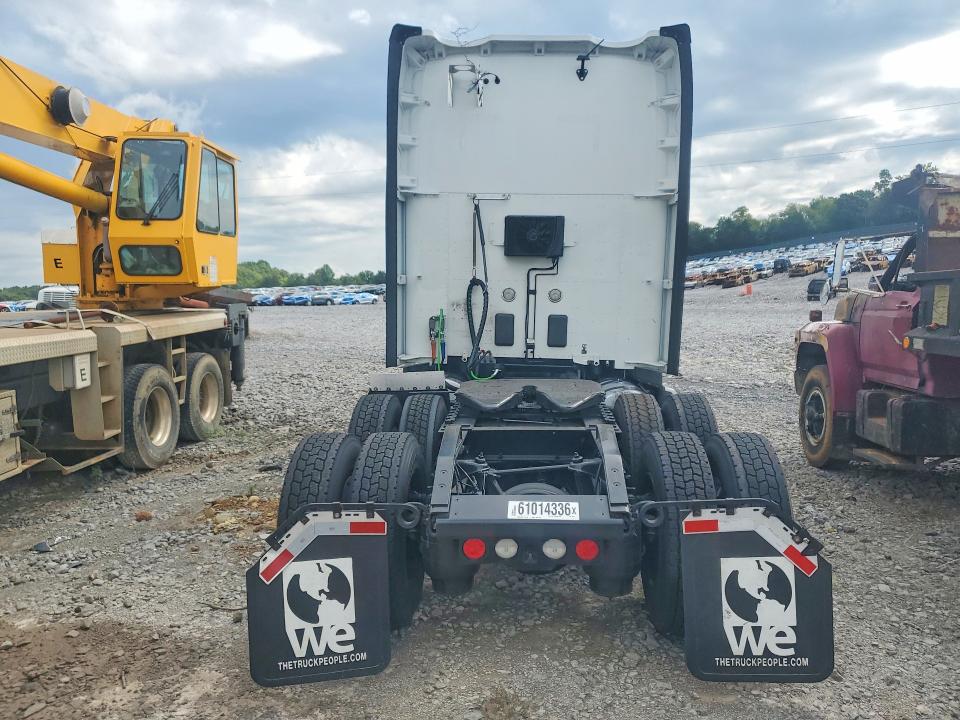 2021 Kenworth T680 VIN 1XKYDP9X5MJ459237 COPART salvage auction — MINOR DENT/SCRATCHES, TN - CERTIFICATE OF TITLE (P), sold $11,000 on 2026-07-28 (photo 6)