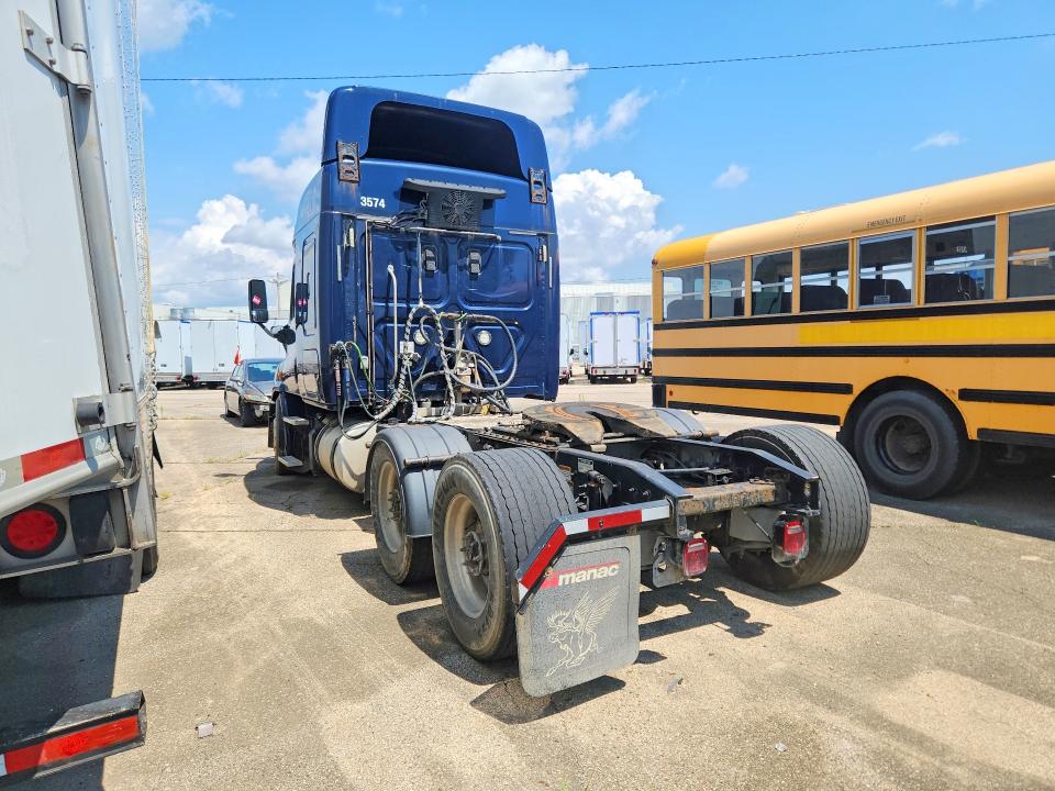 2017 Freightliner All other VIN 3AKJGHDV8HSHL9194 COPART salvage auction — MINOR DENT/SCRATCHES, CT, sold $1,850 on 2026-07-21 (photo 2)