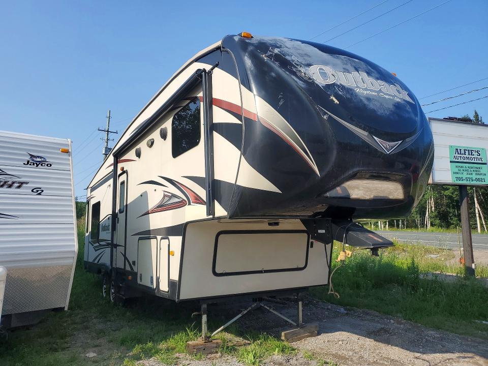 2014 Keystone challenger Outback 28 VIN 4YDF28628EB452749 COPART salvage auction — ROOF, NU, sold $100 on 2026-10-13 (photo 4)