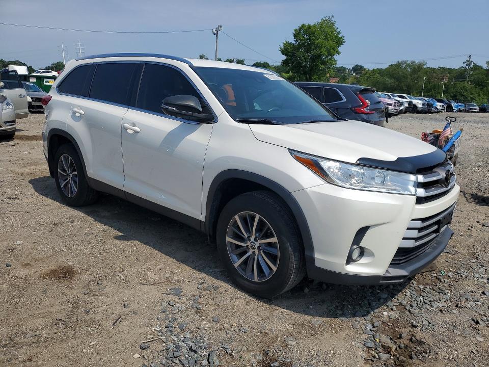 2019 Toyota Highlander VIN 5TDJZRFH2KS570092 COPART salvage auction — MINOR DENT/SCRATCHES, MD - CERTIFICATE OF TITLE (P), sold $16,800 on 2026-07-30 (photo 4)