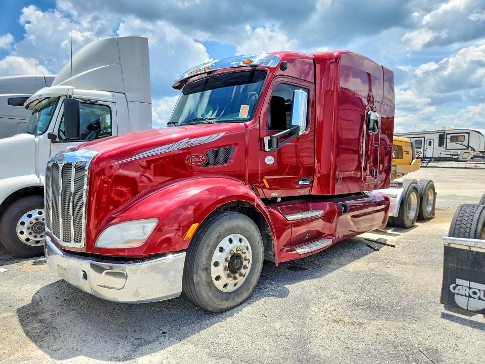 2016 Peterbilt All other VIN 1XPBDP9X2GD306575 COPART salvage auction — MINOR DENT/SCRATCHES, SC - CERTIFICATE OF TITLE (P), sold $11,100 on 2026-07-28 (photo 1)