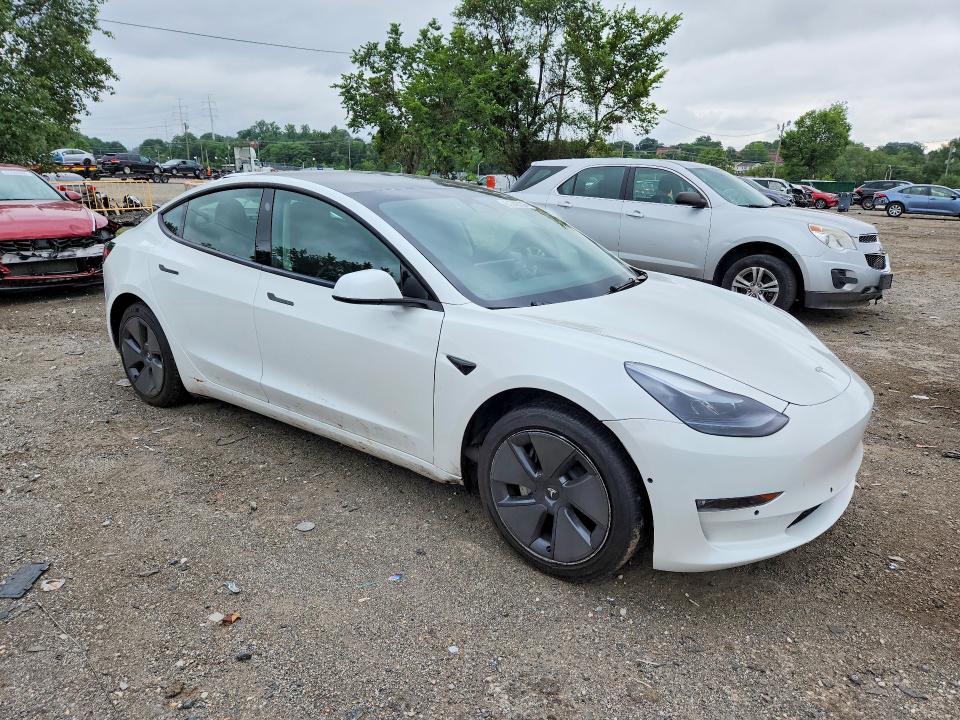 2023 Tesla Model 3 VIN 5YJ3E1EAXPF559220 COPART salvage auction — MINOR DENT/SCRATCHES, VA - CERTIFICATE OF TITLE (P), sold $13,300 on 2026-07-27 (photo 4)