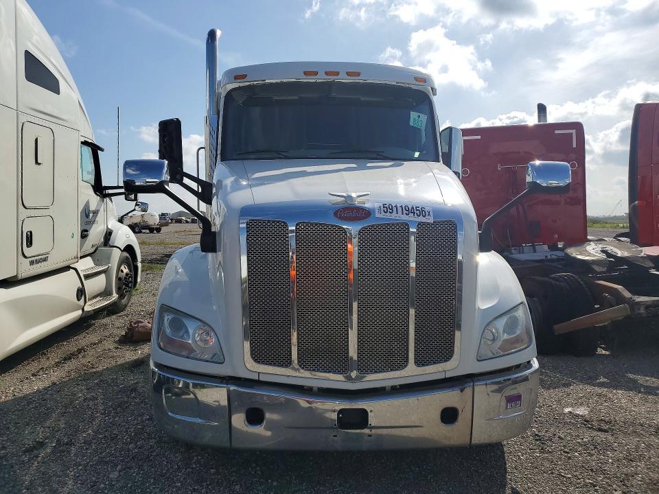 2019 Peterbilt All other VIN 1XPBDP9X9KD234864 COPART salvage auction — MINOR DENT/SCRATCHES, CT, sold $9,400 on 2026-08-21 (photo 5)