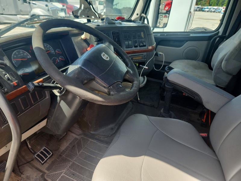 2011 Volvo Vn VIN 4V4NC9EJ7BN292629 COPART salvage auction — NORMAL WEAR, Sc - Certificate Of Title (P), sold $4,550 on 2026-08-11 (photo 8)