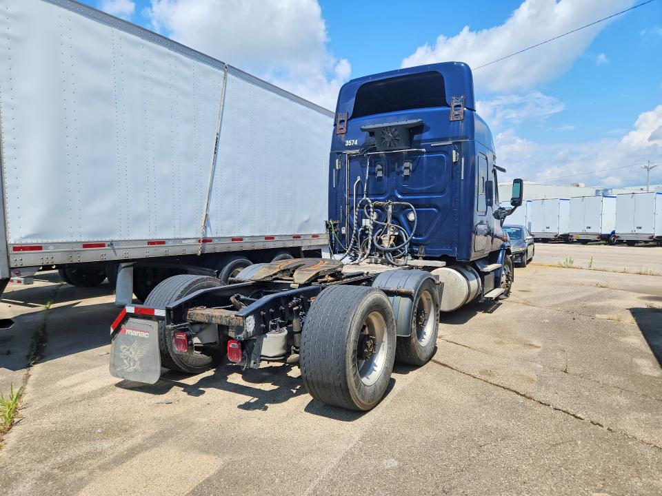 2017 Freightliner All other VIN 3AKJGHDV8HSHL9194 COPART salvage auction — MINOR DENT/SCRATCHES, CT, sold $8,800 on 2026-07-28 (photo 3)