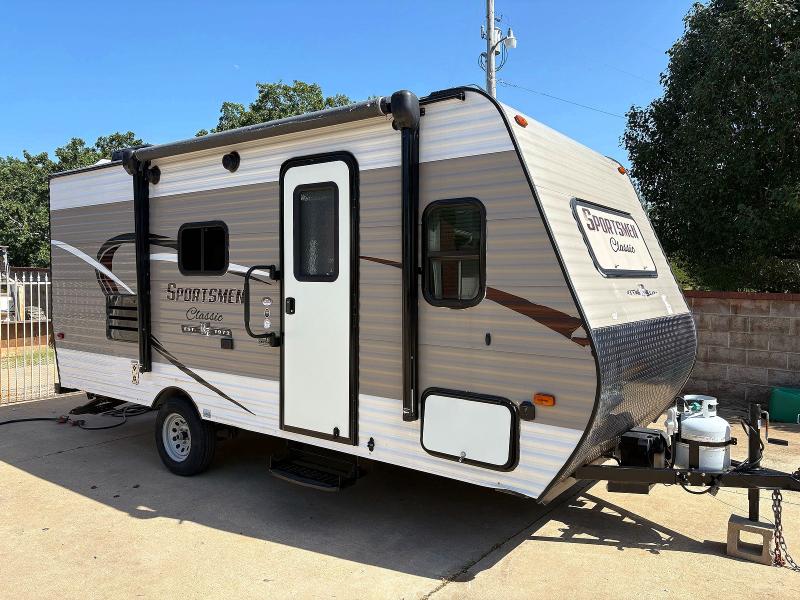 2017 Kz-rv Sportsmen VIN 4EZTK1913H4109614 COPART salvage auction — HAIL, AR - CERTIFICATE OF TITLE (P), sold $650 on 2026-07-28 (photo 1)