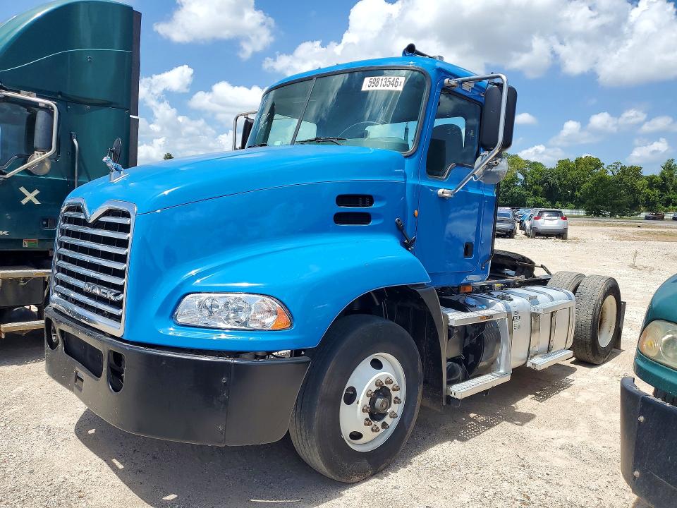 2015 Mack All other VIN 1M1AW01X3FM007086 COPART salvage auction — MINOR DENT/SCRATCHES, IN - CERTIFICATE OF TITLE, sold $5,000 on 2026-07-31 (photo 1)