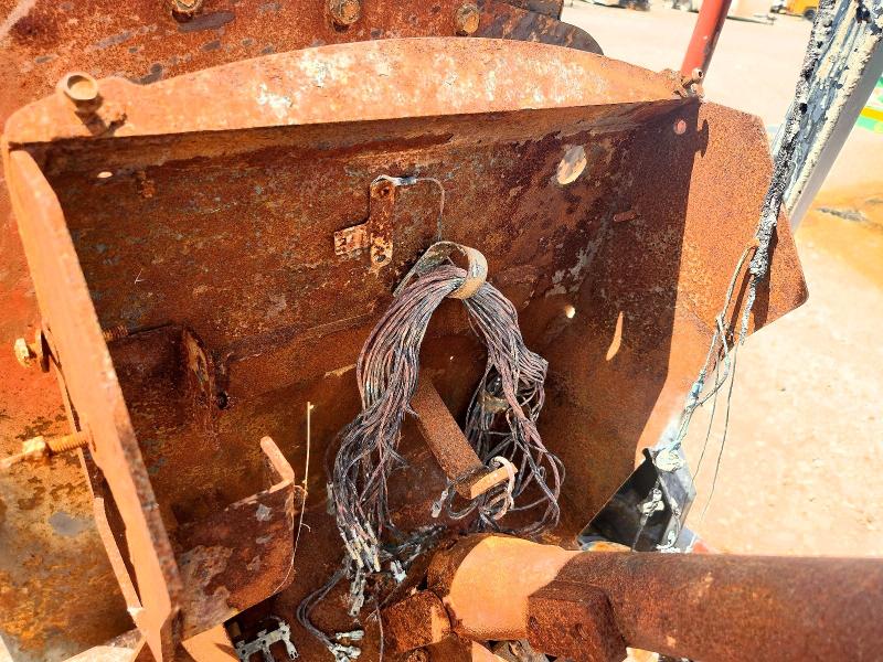 2006 Ditch witch Unknown VIN CMWRT75HE60000052 COPART salvage auction — BURN, OK - BILL OF SALE, sold $275 on 2026-07-16 (photo 8)