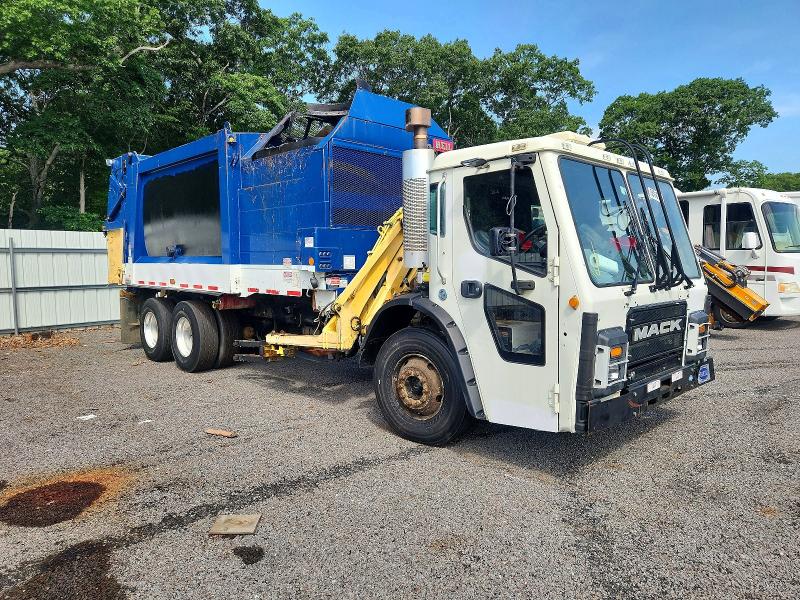 2018 Mack All other VIN 1M2LR04C7JM001515 COPART salvage auction — MINOR DENT/SCRATCHES, CD, sold $1,250 on 2026-07-09 (photo 1)