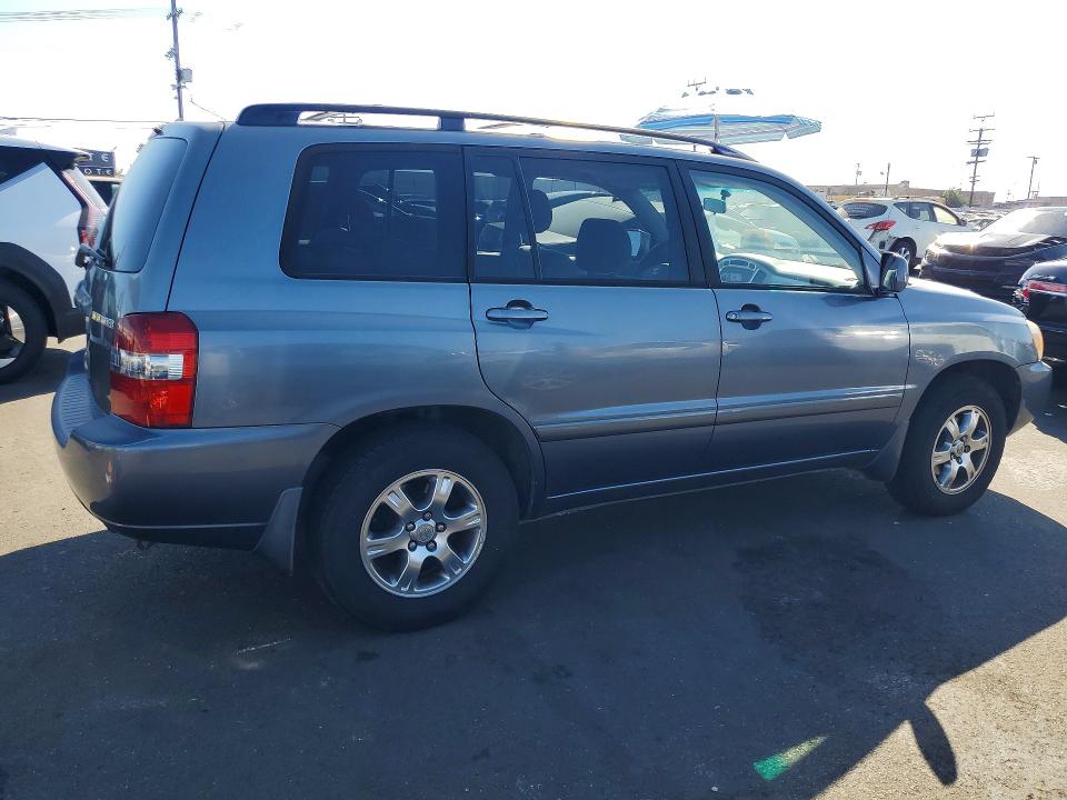 2004 Toyota Highlander VIN JTEDP21A340035780 COPART salvage auction — MINOR DENT/SCRATCHES, Ca - Dis/Dlr/Exp Only Clean Title, sold $900 on 2026-07-20 (photo 3)