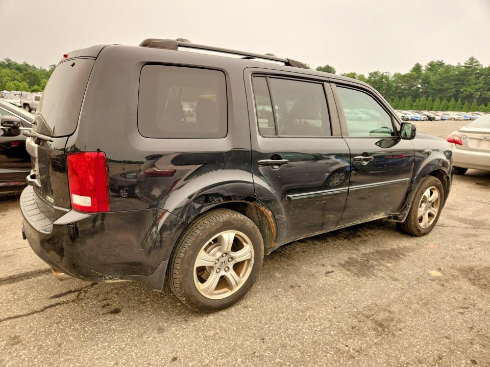 2015 Hond Pilot VIN 5FNYF4H75FB078102 COPART salvage auction — MINOR DENT/SCRATCHES, CT, sold $475 on 2026-07-28 (photo 3)