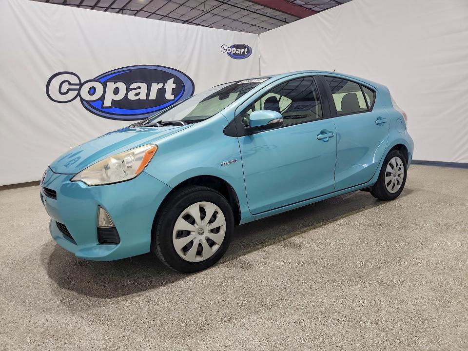 2014 Toyota Prius VIN JTDKDTB32E1084202 COPART salvage auction — MINOR DENT/SCRATCHES, Ca - Dis/Dlr/Exp Only Clean Title, sold $725 on 2026-07-31 (photo 1)