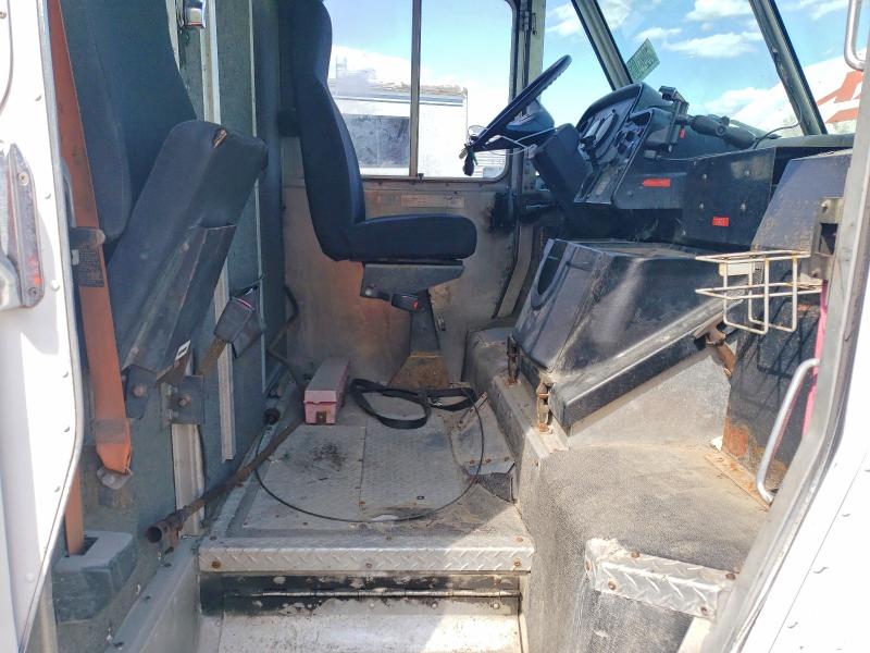 2004 Freightliner All other VIN 4UZAANBW94CM71449 COPART salvage auction — MECHANICAL, ON - PERMIT NO BRAND - UNFIT, sold $15 on 2026-08-12 (photo 7)