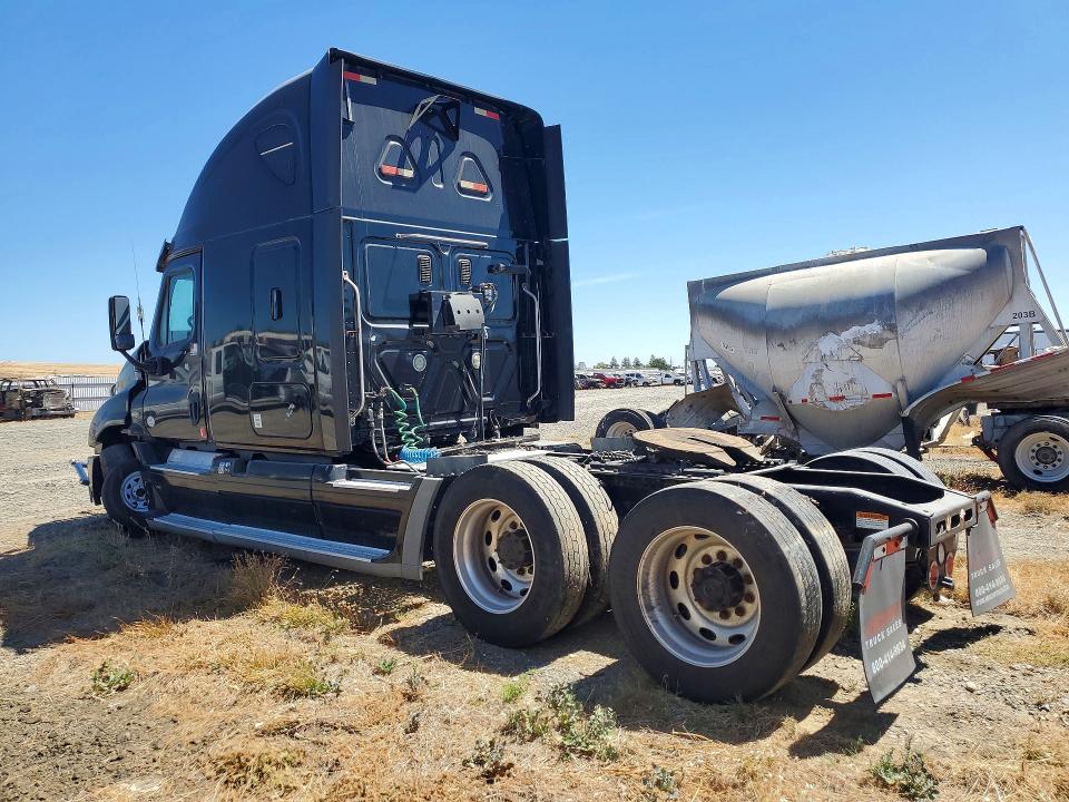 2015 Freightliner All other VIN 3AKJGLD62FSFL2809 COPART salvage auction — BURN, CA - LIEN PAPERS-CLEAN OR AC (P), sold $100 on 2026-08-04 (photo 2)