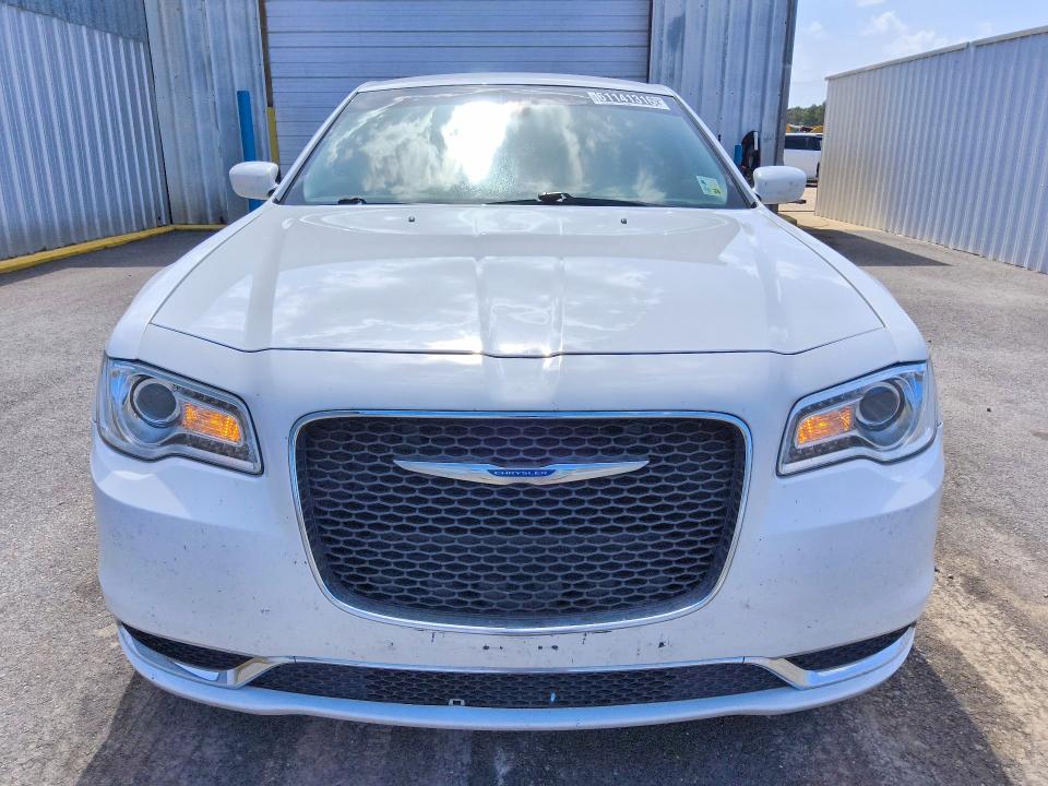 2018 Chrysler 300 VIN 2C3CCAAG6JH314159 COPART salvage auction — MINOR DENT/SCRATCHES, LA - CERTIFICATE OF TITLE, sold $9,000 on 2026-08-20 (photo 5)
