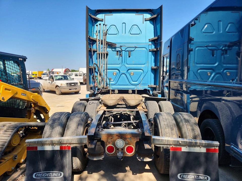 2020 Freightliner All other VIN 3AKJHHDR9LSLS2706 COPART salvage auction — NORMAL WEAR, CT, sold $27,250 on 2026-09-01 (photo 6)