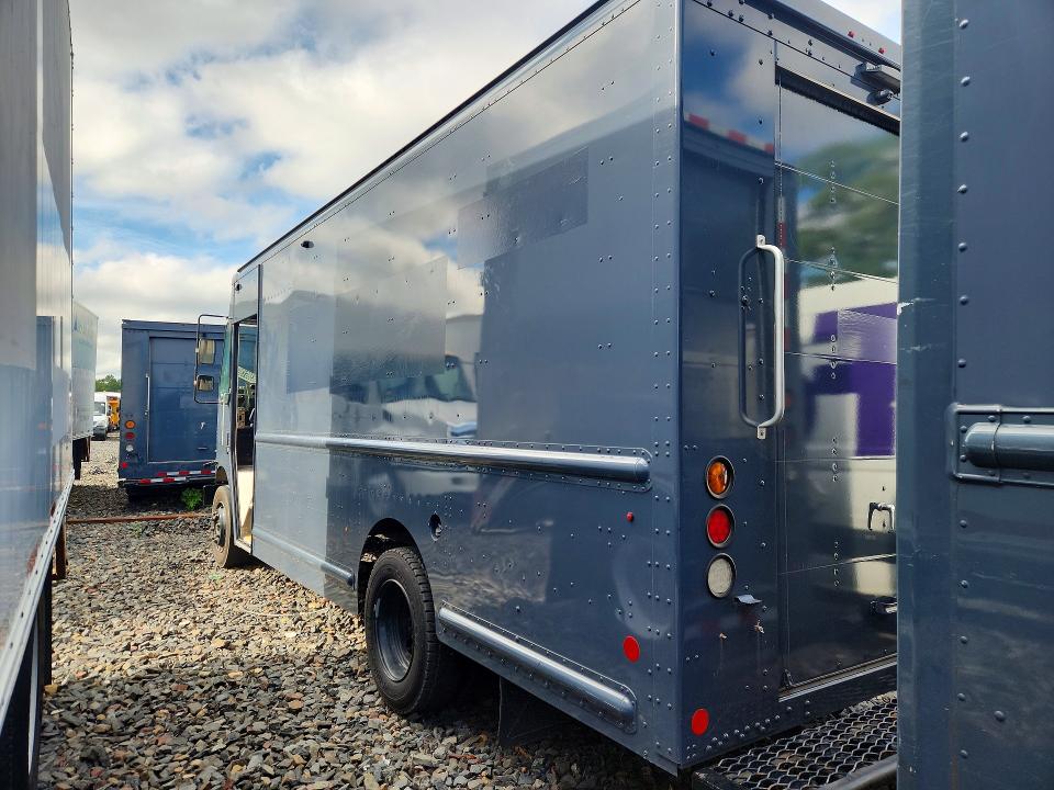2020 Freightliner All other VIN 4UZAC2EA9LCMK2971 COPART salvage auction — MINOR DENT/SCRATCHES, PA - CERT OF TITLE, sold $1,100 on 2026-07-24 (photo 2)