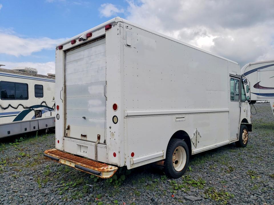 2004 Freightliner All other VIN 4UZAANBW94CM71449 COPART salvage auction — MECHANICAL, ON - PERMIT NO BRAND - UNFIT, sold $15 on 2026-08-12 (photo 3)
