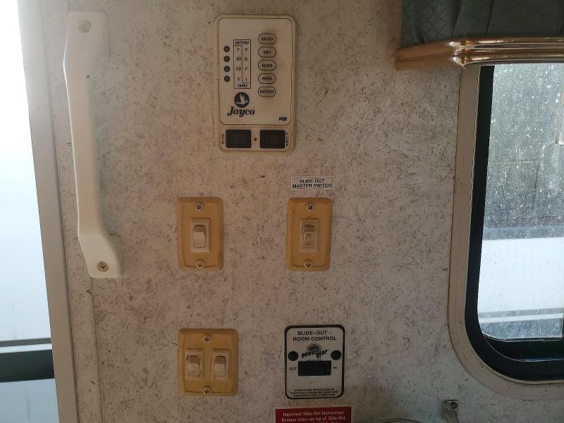 1997 Jayco jay VIN 1UJCJ02N1V5LU0061 COPART salvage auction — ROOF, CT, sold $25 on 2026-08-04 (photo 8)