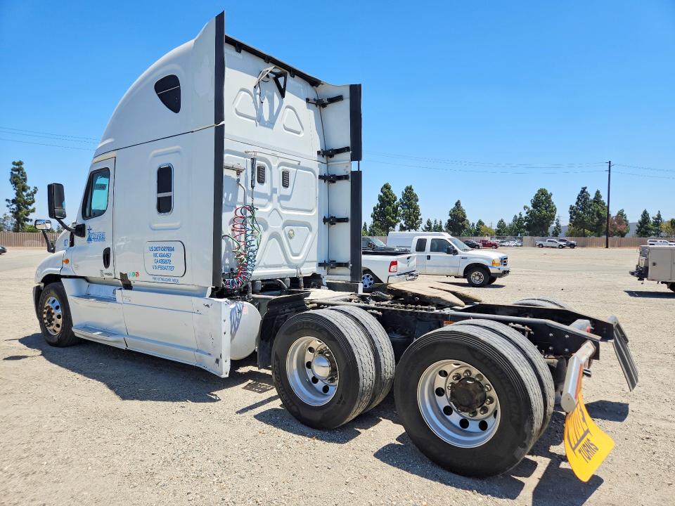 2015 Freightliner All other VIN 3AKJGLD5XFSGA7727 COPART salvage auction — MINOR DENT/SCRATCHES, CA - DIS/DLR/EXP ONLY CLEAN TITLE, sold $3,250 on 2026-08-11 (photo 2)