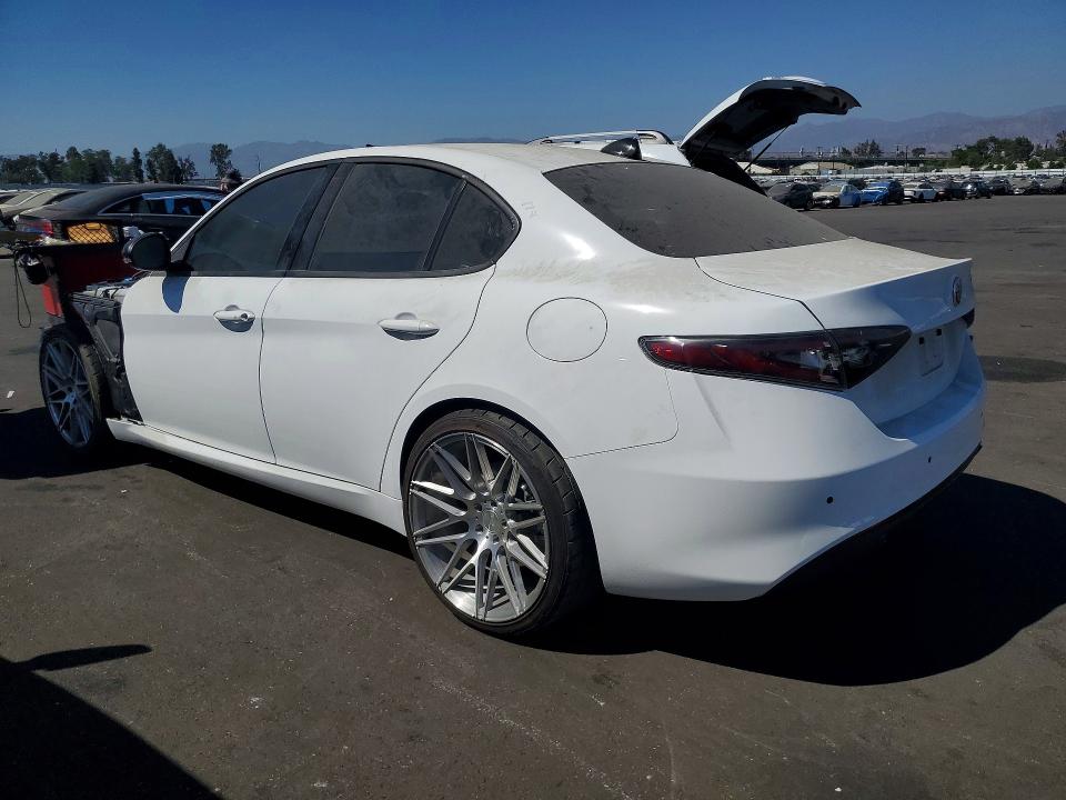 2024 Alfa romeo Giulia VIN ZARFAMAN8R7677526 COPART salvage auction — FRONT END, LQ, sold $5,400 on 2026-08-03 (photo 2)