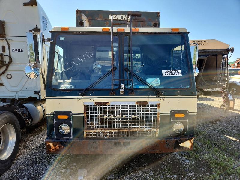 2004 Mack All other VIN 1M2AC07C04M009948 COPART salvage auction — MINOR DENT/SCRATCHES, FL - CERTIFICATE OF DESTRUCTION, sold $450 on 2026-07-30 (photo 9)