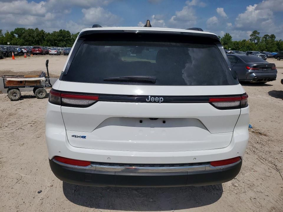 2024 Jeep Cherokee VIN 1C4RJYB64RC129276 COPART salvage auction — WATER/FLOOD, Fl - Cert Of Title-Slvg Rebld Flood, sold $9,800 on 2026-07-31 (photo 6)