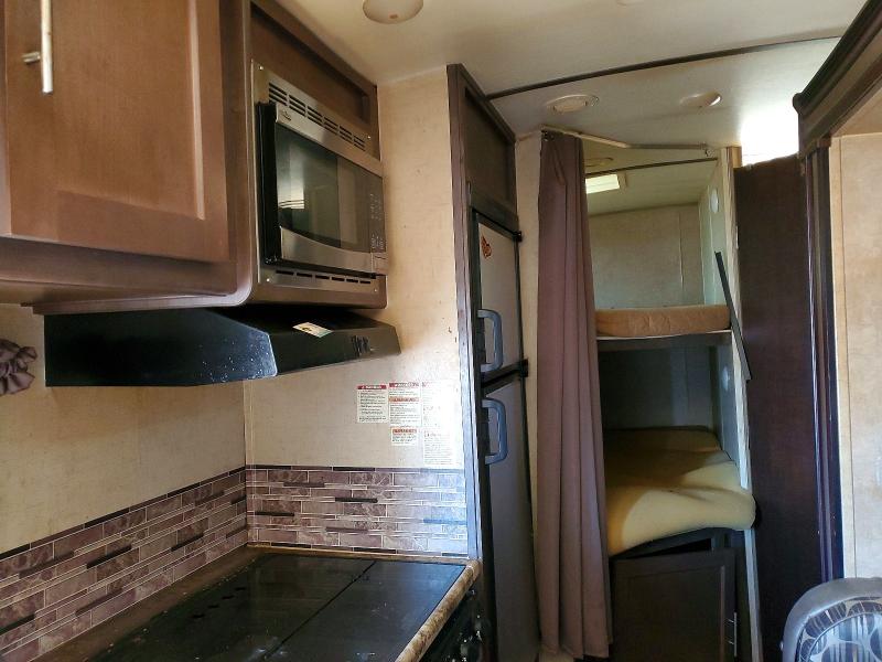 2017 Fore - forest river Surveyor VIN 4X4TSVA24H2475505 COPART salvage auction — NORMAL WEAR, BS, sold $6,100 on 2026-07-28 (photo 6)