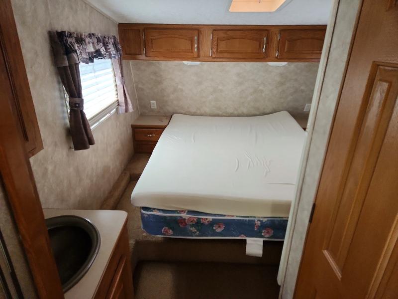 2005 Kyrv Trailer VIN 4YDF243225A222479 COPART salvage auction — NORMAL WEAR, CT, sold $775 on 2026-09-01 (photo 5)