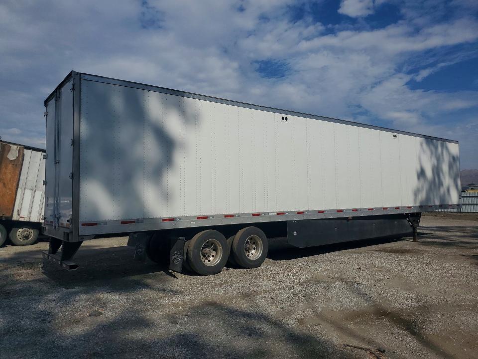 2026 Util Trailer VIN 1UYVS2534T7527809 COPART salvage auction — ROOF, Mi - Dis/Dlr/Exp Only Clean Title (P), sold $5,200 on 2026-07-28 (photo 3)