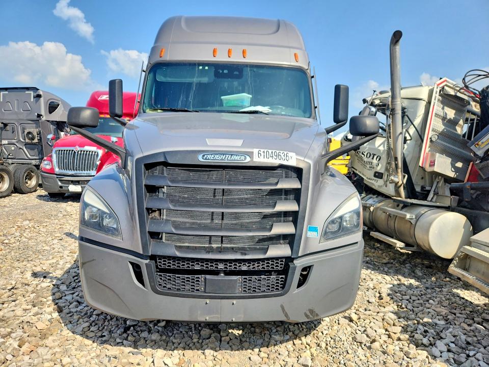 2022 Freightliner All other VIN 3AKJHHDR5NSNJ4692 COPART salvage auction — NORMAL WEAR, OK - CERTIFICATE OF TITLE (P), sold $15,200 on 2026-07-28 (photo 5)