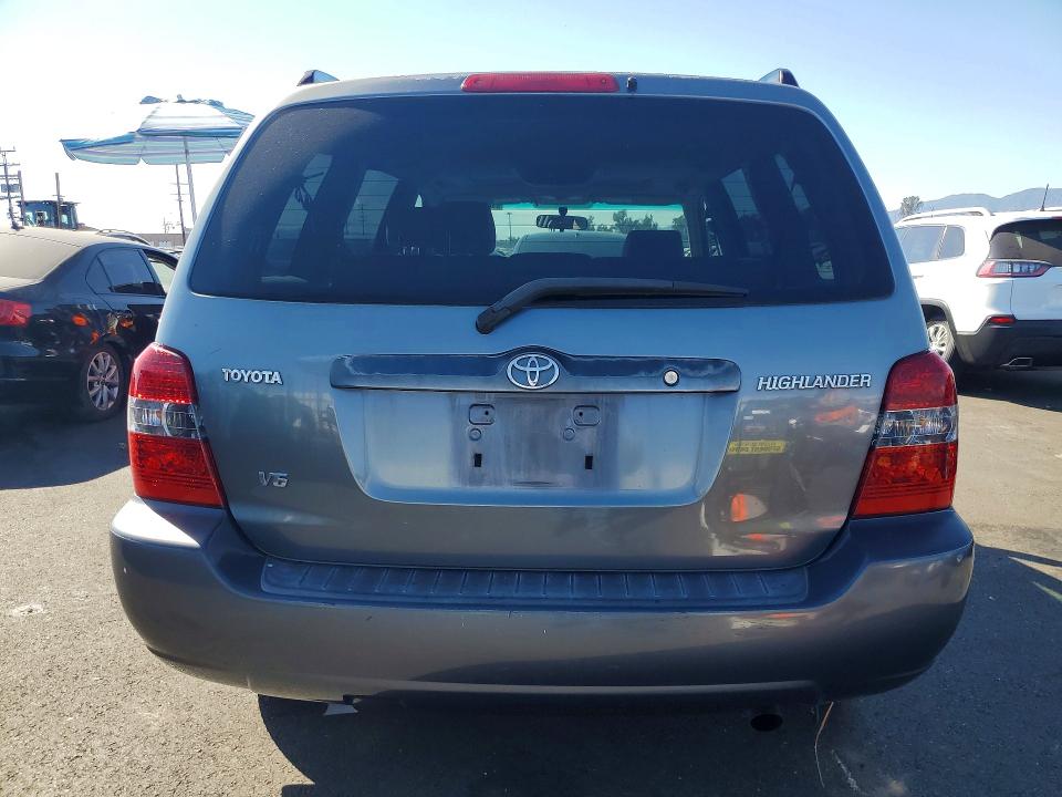 2004 Toyota Highlander VIN JTEDP21A340035780 COPART salvage auction — MINOR DENT/SCRATCHES, Ca - Dis/Dlr/Exp Only Clean Title, sold $900 on 2026-07-20 (photo 6)