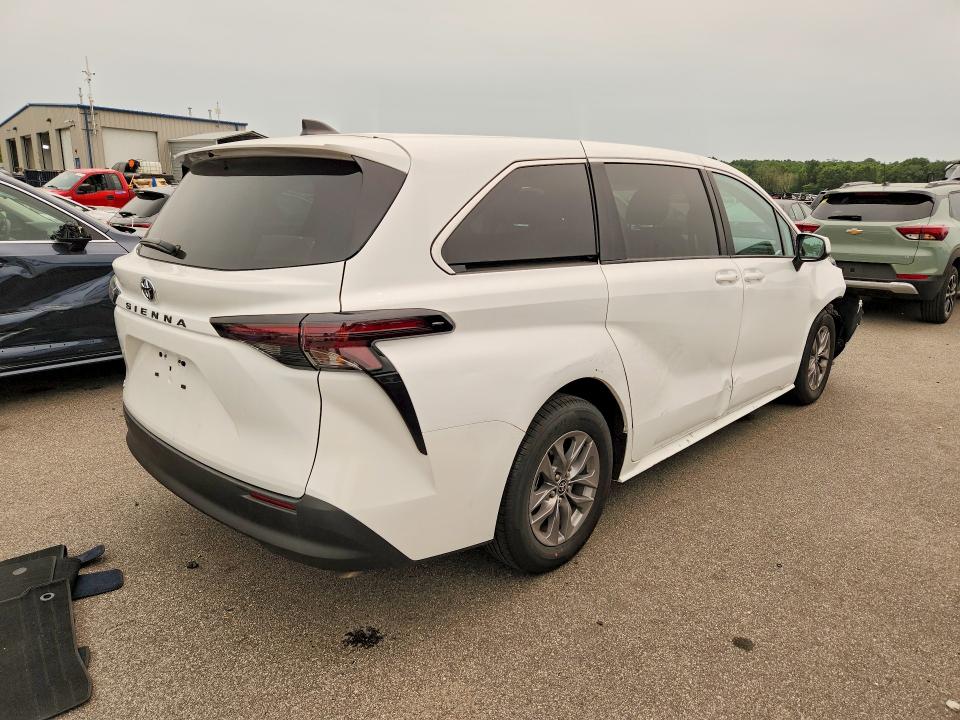 2026 Toyota Sienna VIN 5TDKRKECXTS304645 COPART salvage auction — FRONT END, Ma - Certificate Of Title, sold $22,800 on 2026-07-22 (photo 3)