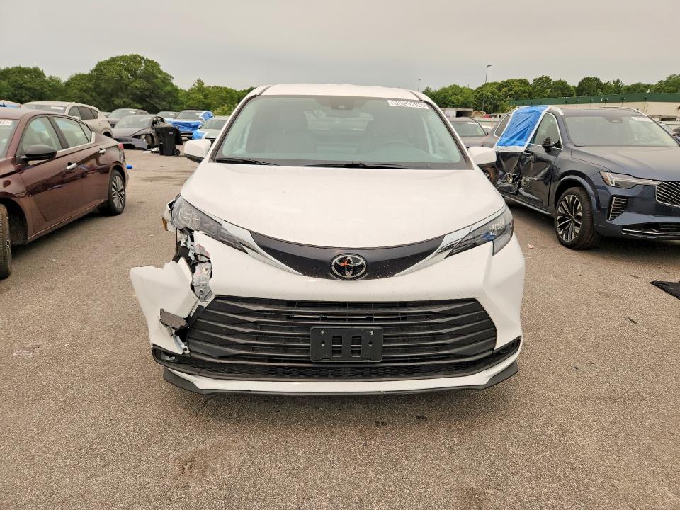 2026 Toyota Sienna VIN 5TDKRKECXTS304645 COPART salvage auction — FRONT END, Ma - Certificate Of Title, sold $22,800 on 2026-07-22 (photo 5)