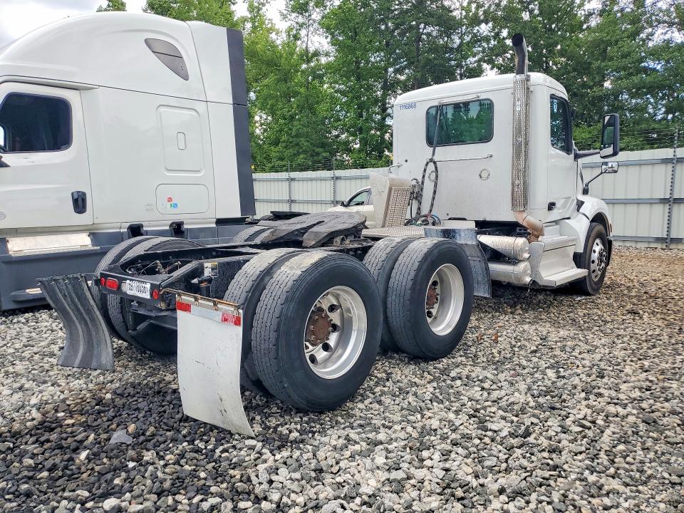 2022 Peterbilt All other VIN 1XPBDP9X4ND793713 COPART salvage auction — MINOR DENT/SCRATCHES, CT, sold $15,900 on 2026-07-24 (photo 3)