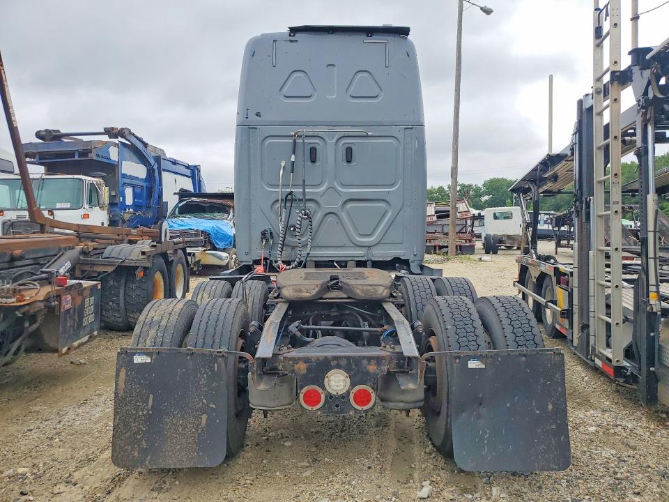 2020 Freightliner All other VIN 3AKJHHFG6LSLV3987 COPART salvage auction — MINOR DENT/SCRATCHES, NJ - CERTIFICATE OF TITLE, sold $7,200 on 2026-07-28 (photo 6)