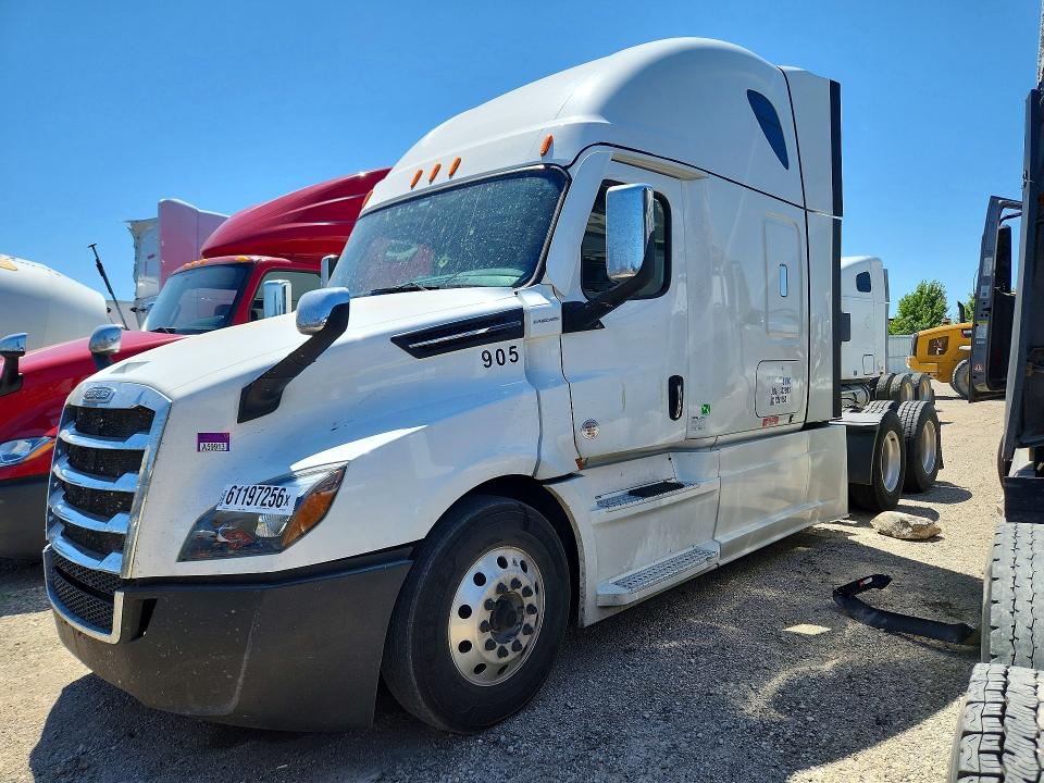 2021 Freightliner All other VIN 3AKJHHDR8MSMU3924 COPART salvage auction — NORMAL WEAR, IL - CERTIFICATE OF TITLE, sold $7,900 on 2026-07-28 (photo 1)