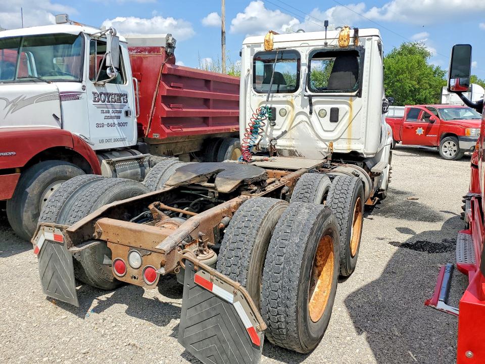 2014 Freightliner Cascadia VIN 3AKJGEDV3ESFR0607 COPART salvage auction — SIDE, IA - CERT OF TITLE-SALVAGE TITLE, sold $1,200 on 2026-09-03 (photo 3)