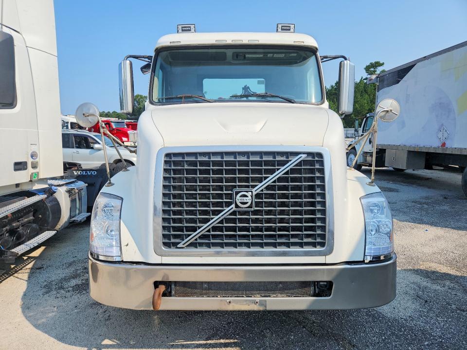 2011 Volvo Vn VIN 4V4NC9EJ7BN292629 COPART salvage auction — NORMAL WEAR, Sc - Certificate Of Title (P), sold $4,550 on 2026-08-11 (photo 5)