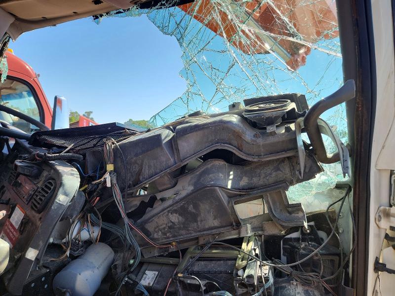 2012 Freightliner M2 VIN 1FVHCYBS8CHBP7710 COPART salvage auction — FRONT END, KS - CERT OF TITLE-SALVAGE, sold $175 on 2026-09-03 (photo 5)