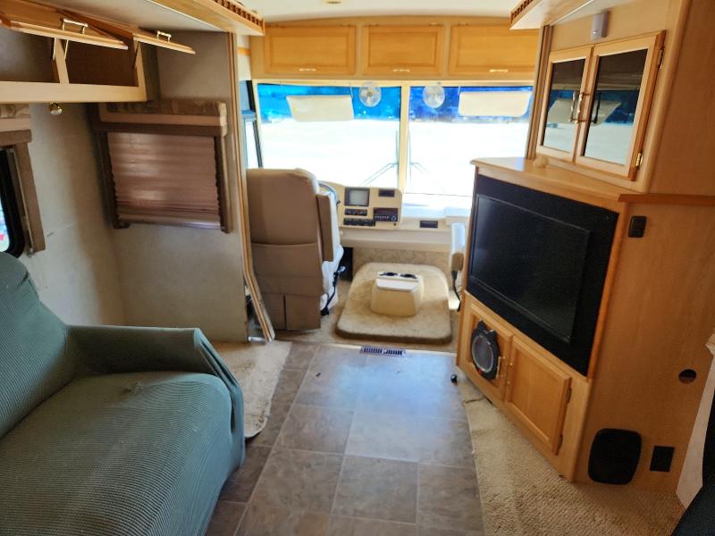 2005 Winnebago All models VIN 5B4MPA7G053397937 COPART salvage auction — MINOR DENT/SCRATCHES, CT, sold $650 on 2026-07-14 (photo 5)