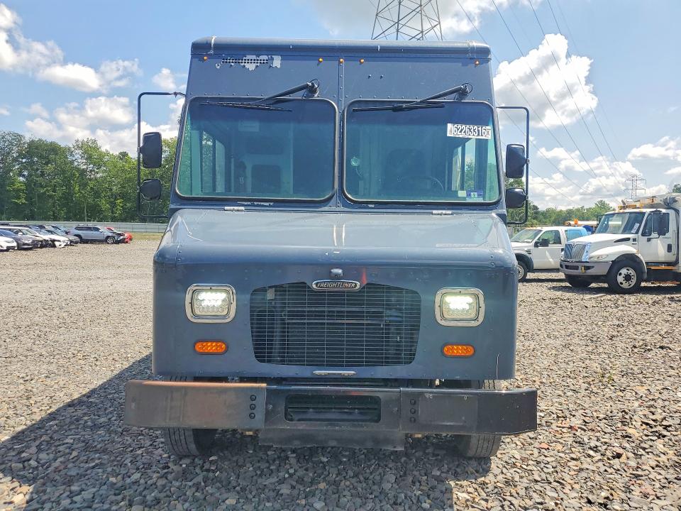 2020 Freightliner All other VIN 4UZAC2EA5LCMK0098 COPART salvage auction — NORMAL WEAR, NJ - CERTIFICATE OF TITLE, sold $12,900 on 2026-08-20 (photo 5)