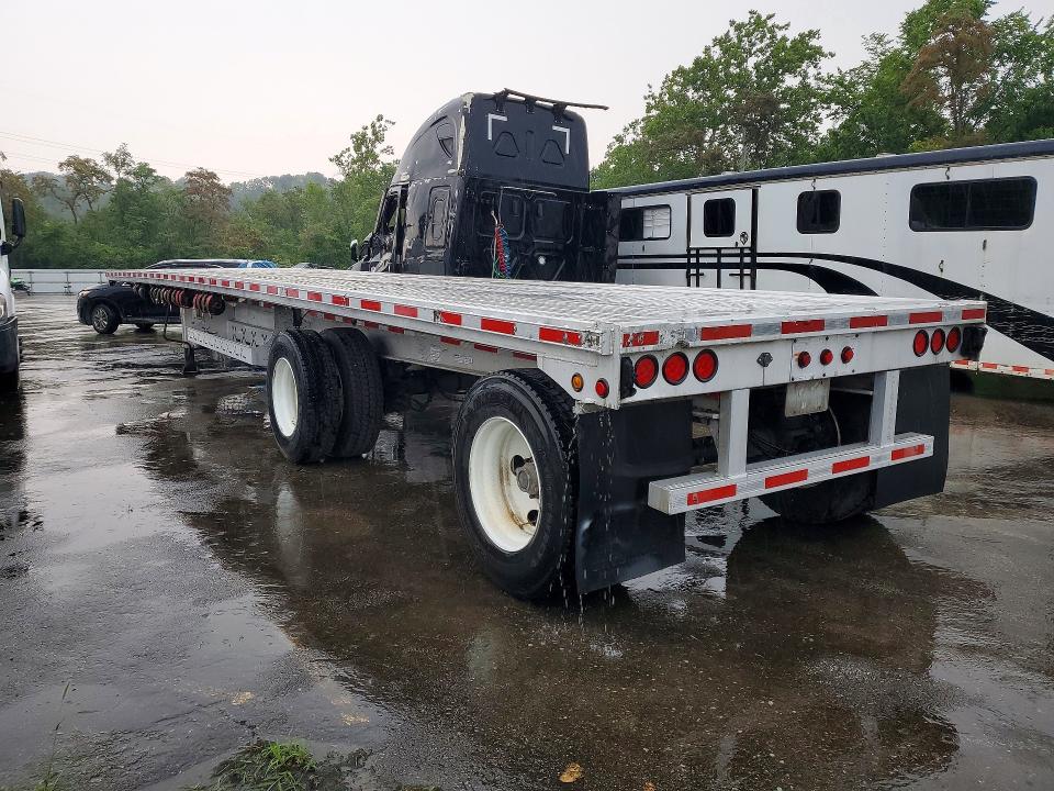 2017 Extreme Travel trl VIN 1E9AA4521H1588001 COPART salvage auction — NORMAL WEAR, IN - CERTIFICATE OF TITLE, sold $1,600 on 2026-07-28 (photo 2)