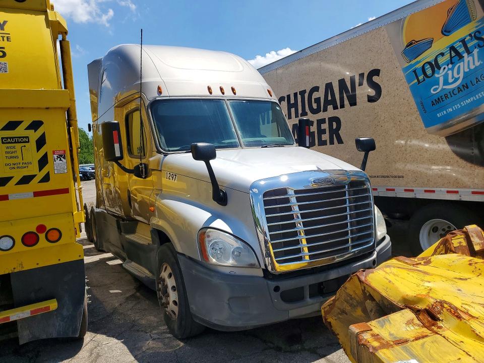 2017 Freightliner All other VIN 3AKJGLDR3HSHF0881 COPART salvage auction — MINOR DENT/SCRATCHES, CT, sold $1,000 on 2026-07-28 (photo 4)