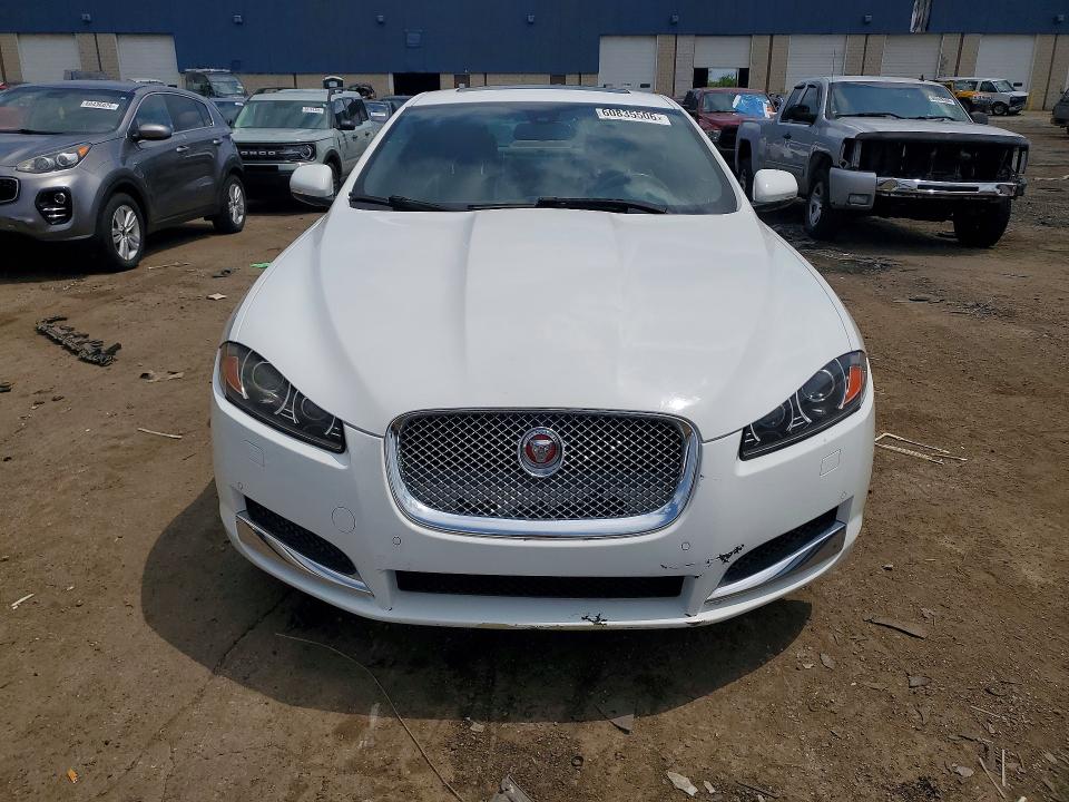 2015 Jaguar Xf VIN SAJWA0F78F8U53919 COPART salvage auction — MINOR DENT/SCRATCHES, MI - CERTIFICATE OF TITLE, sold $700 on 2026-07-31 (photo 5)